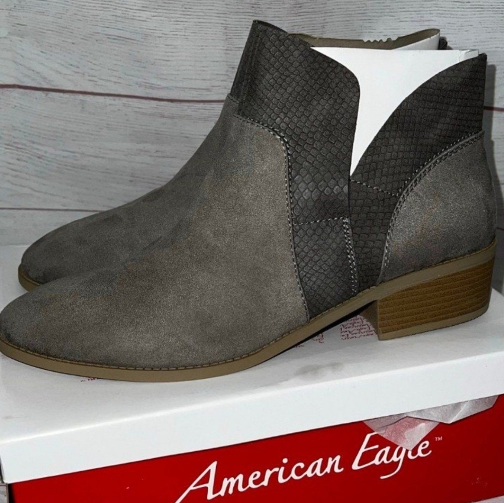 American Eagle Women's Grey Side Zip Side Cutout Ankle Boots Sz 12.5 narrow